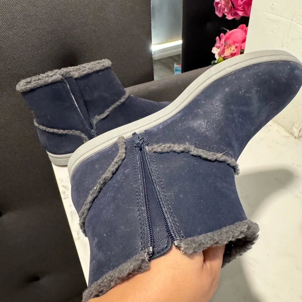 Cloudsteppers bu clarks Blue Ankle Boots with Faux Fur Trim